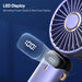 Detalle pantalla digital y soporte móvil del mini ventilador USB