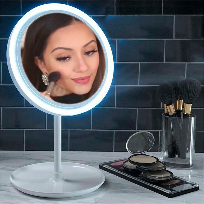 Espejo de tocador para maquillaje con luces.